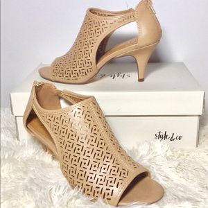 Style & Co Cut-Out Shooties, Size 7, Gently Used